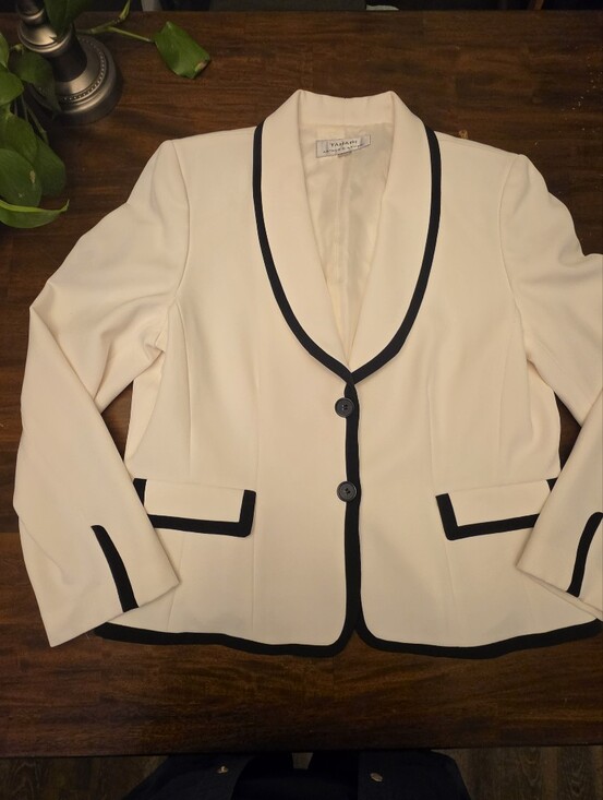 Tahari Jackets & Blazers - Tahari Arthur S. Levine Cream Blazer with Black Trim Contrast - Size 16
